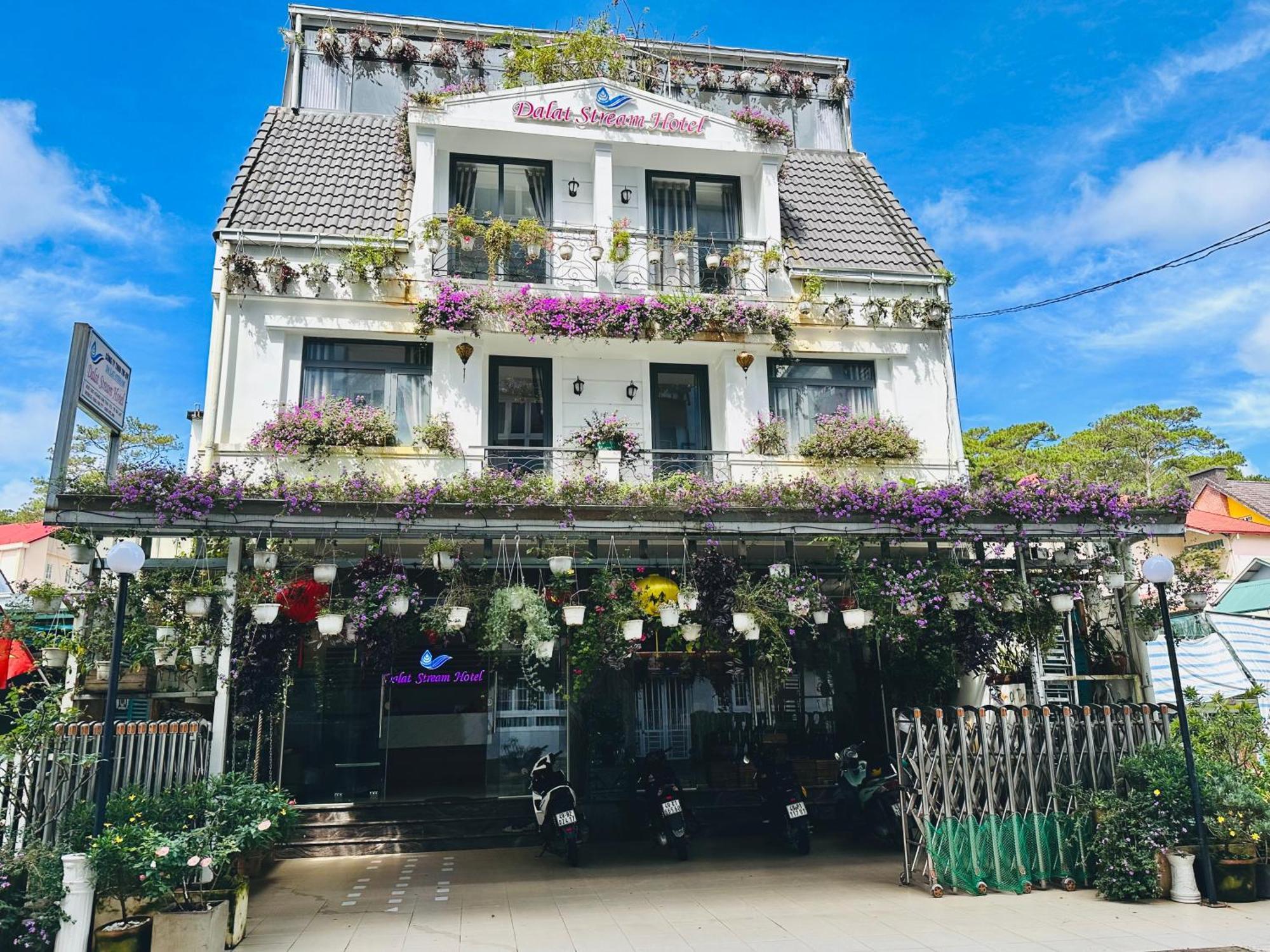 Dalat Stream Hotel-Khach San Dep ダラット エクステリア 写真